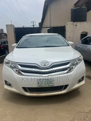 Toyota Venza LE AWD V6 2013 White