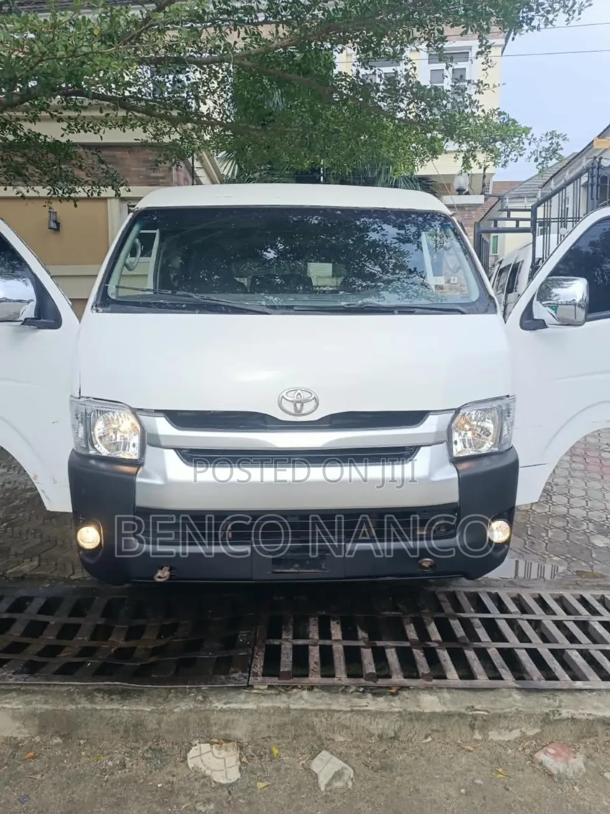 Toyota HiAce 2015 White