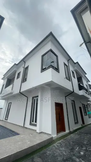 5bdrm Duplex in Along Chevron for sale