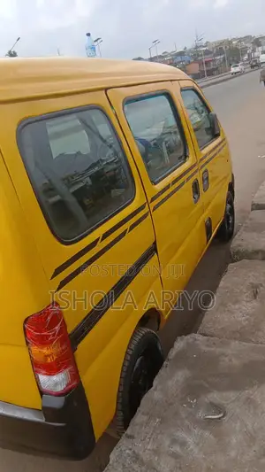 Suzuki APV Minibus 2010 Yellow