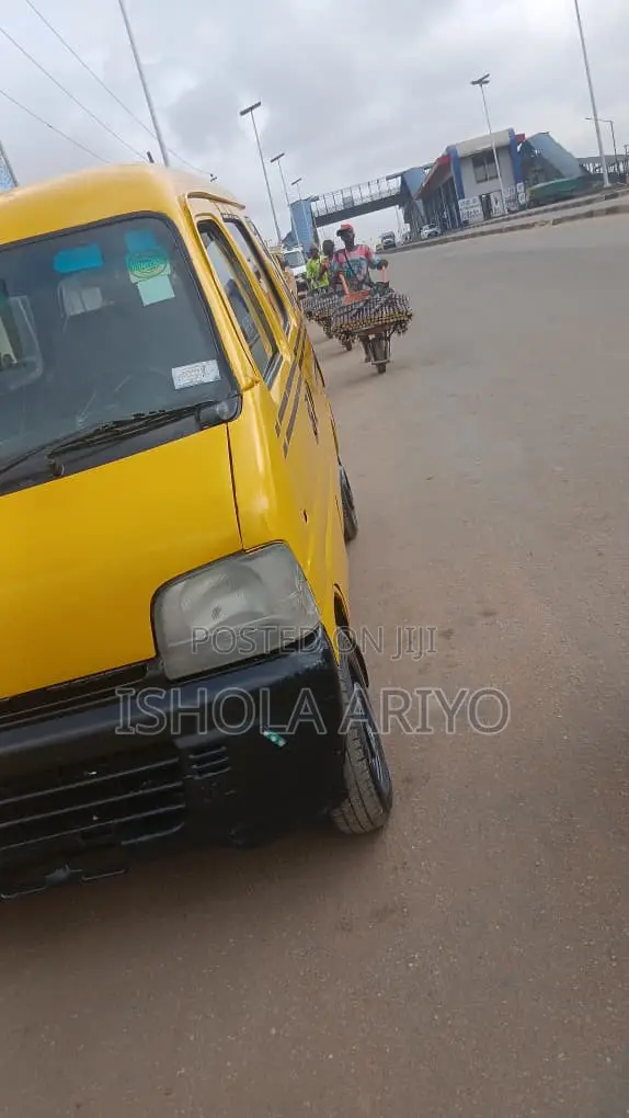 Suzuki APV Minibus 2010 Yellow