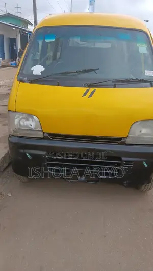 Suzuki APV Minibus 2010 Yellow