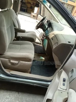 Toyota Sienna 2000 Gray