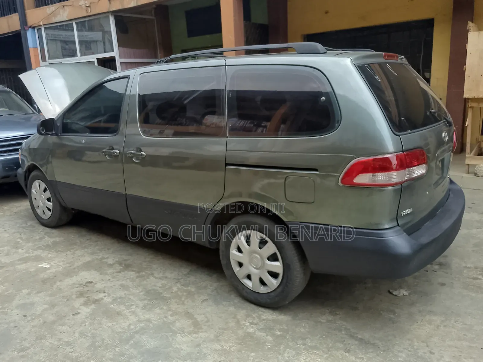 Toyota Sienna 2000 Gray