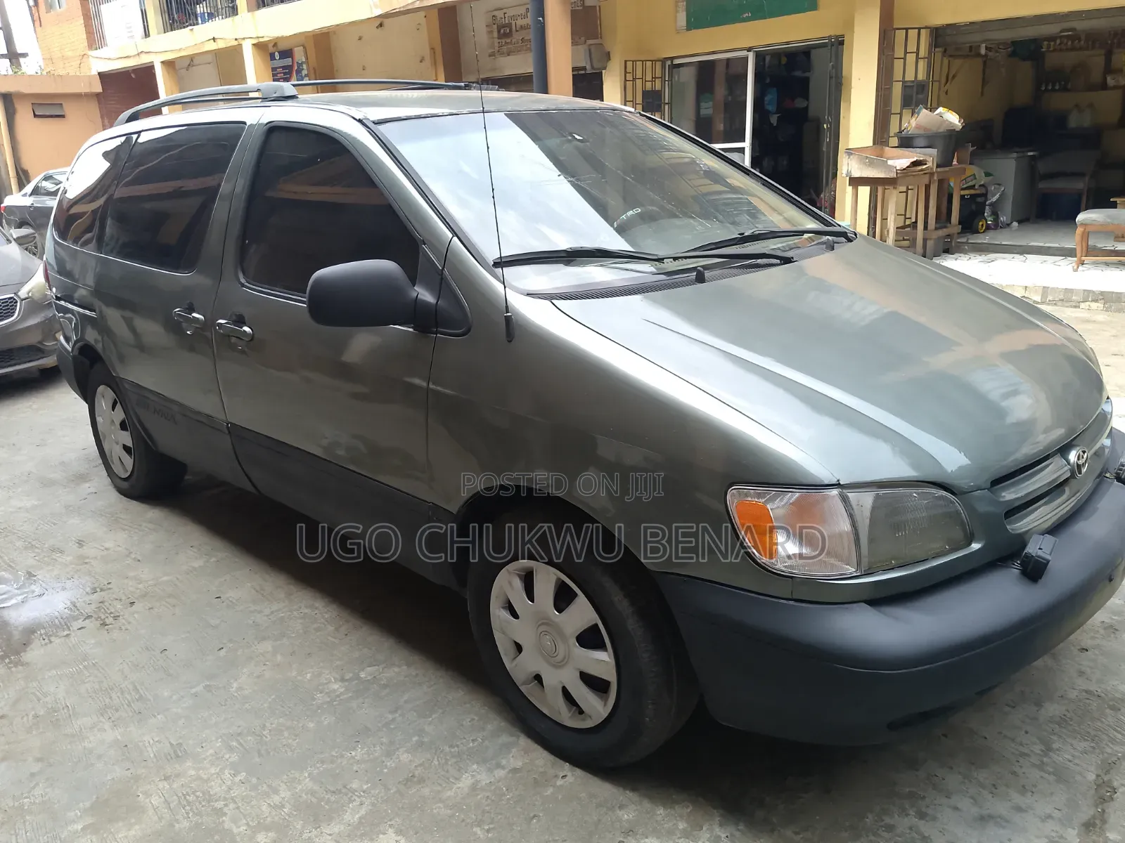 Toyota Sienna 2000 Gray
