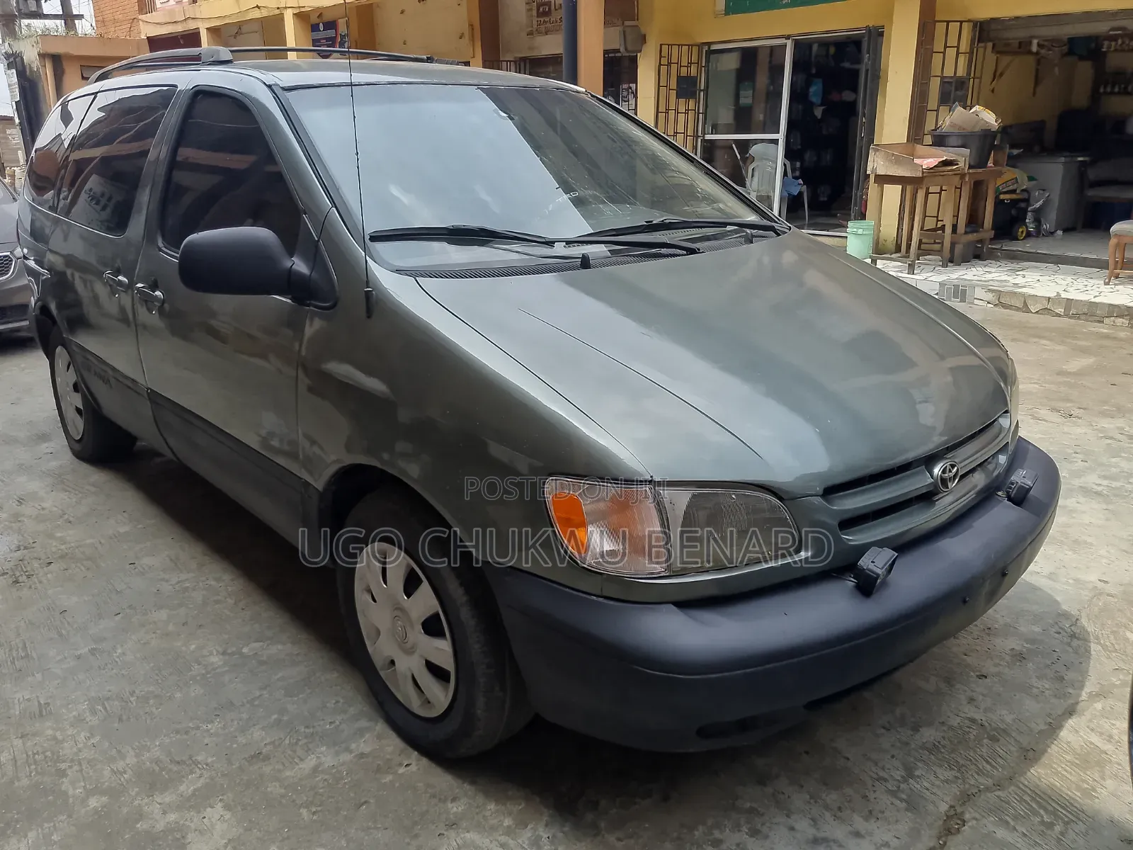 Toyota Sienna 2000 Gray