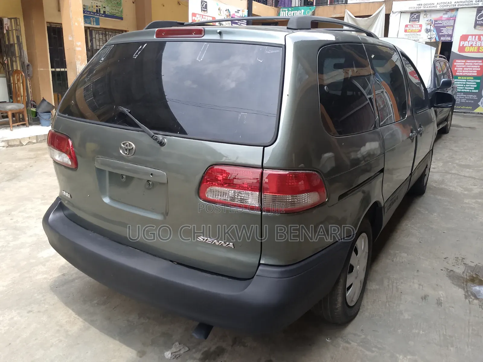 Toyota Sienna 2000 Gray