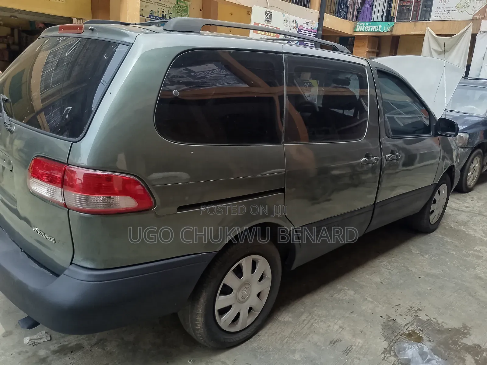 Toyota Sienna 2000 Gray