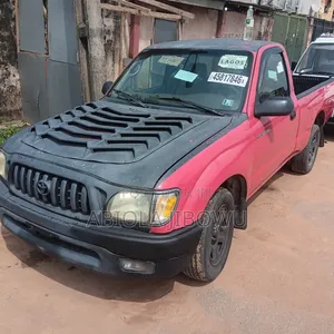 Toyota Tacoma Base 4x2 Regular Cab 103.3 in. WB 2002 Red