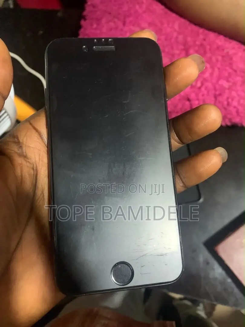 Apple iPhone 7 32 GB Black