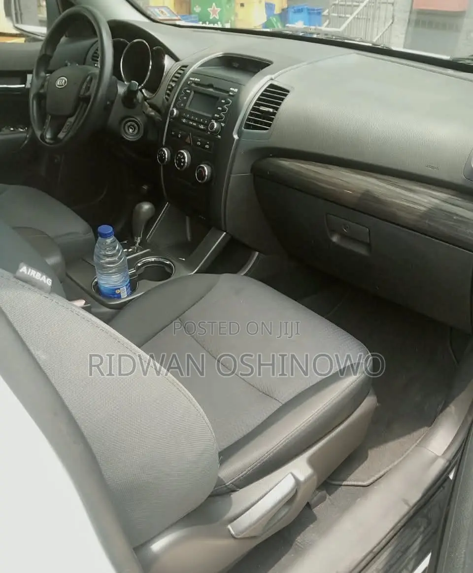 Kia Sorento 2012 White