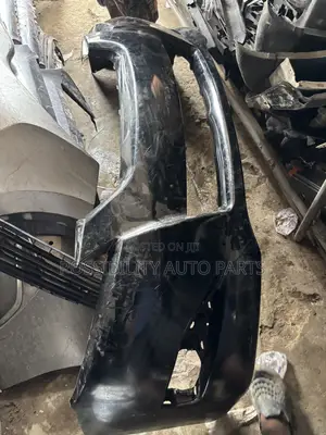 Bumper and Front Grille for Matrix 09