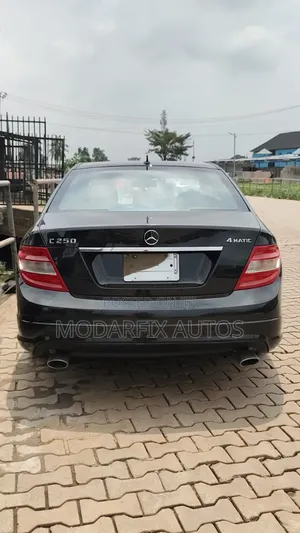 Mercedes-Benz C250 2011 Black