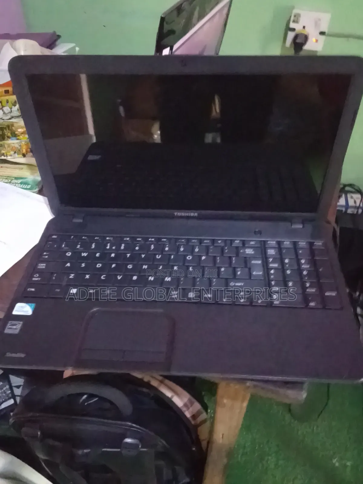 Laptop Toshiba Satellite C850 4GB Intel HDD 160GB