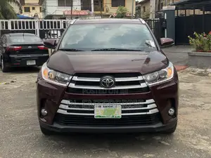 Toyota Highlander XLE 2019 Red