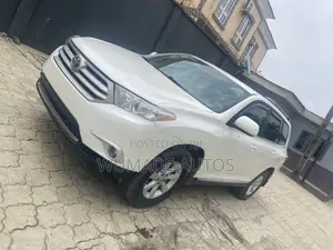 Toyota Highlander 3.5L 4WD 2013 White