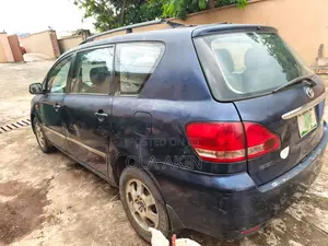 Toyota Avensis Verso 2003 Blue