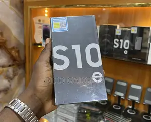 New Samsung Galaxy S10e 128 GB Black