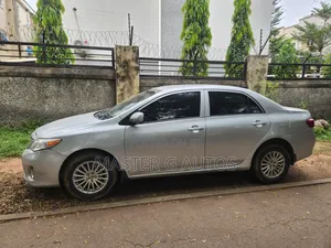 Toyota Corolla 2010 Silver