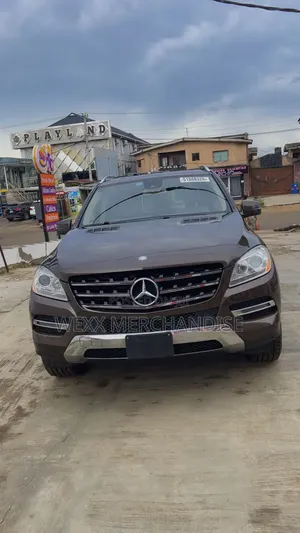 Mercedes-Benz M Class ML350 4dr SUV (3.5L 6cyl 7A) 2015 Maroon