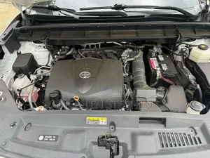 Toyota Highlander Platinum AWD 2020 White