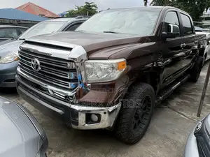 Toyota Tundra 1794 5.7L V8 4x4 CrewMax 5.6 ft. box 145.7 in. WB 2016