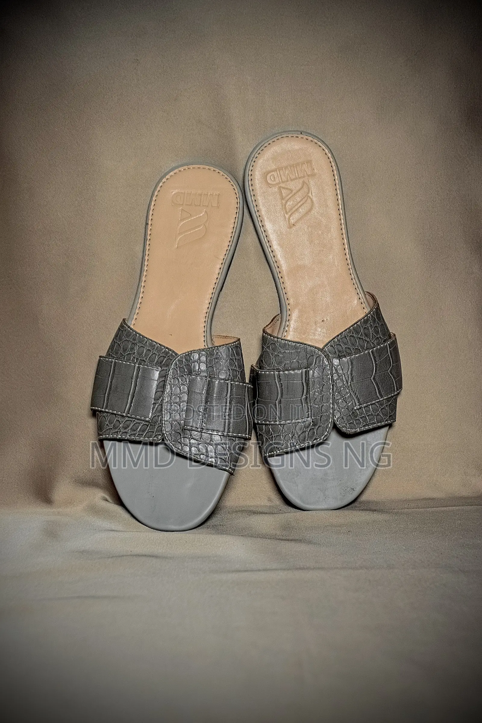MMD Hanan Weave Women's Gray Textured Slides