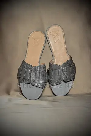 MMD Hanan Weave Women's Gray Textured Slides