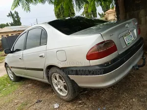Toyota Avensis 2000 Brown
