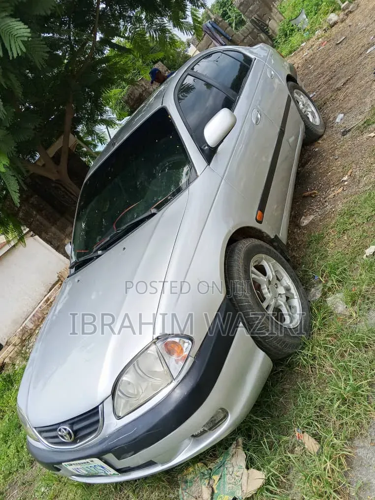 Toyota Avensis 2000 Brown