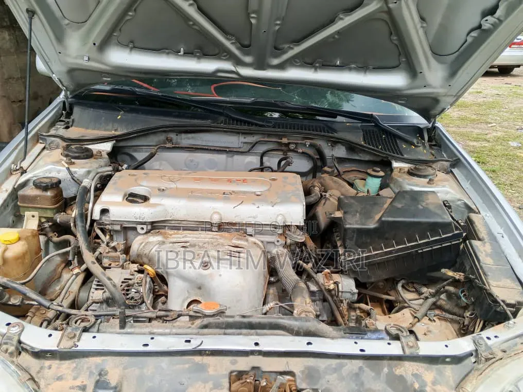 Toyota Avensis 2000 Brown