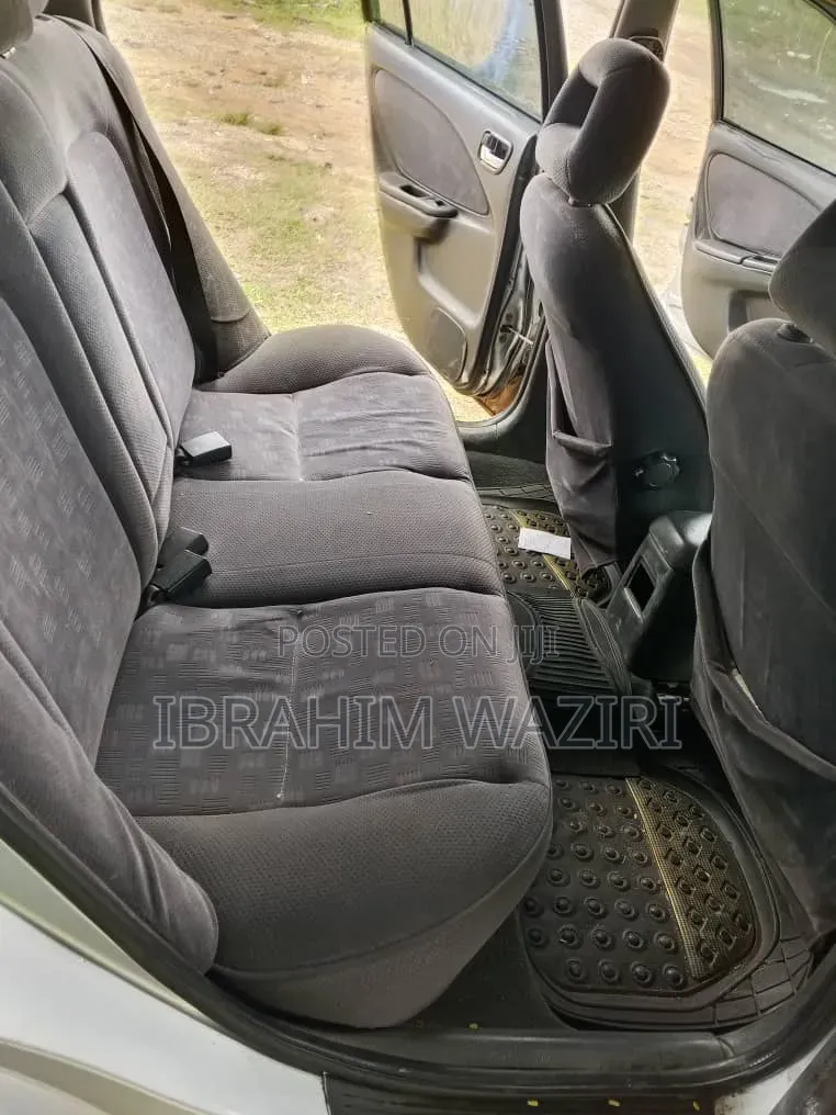 Toyota Avensis 2000 Brown