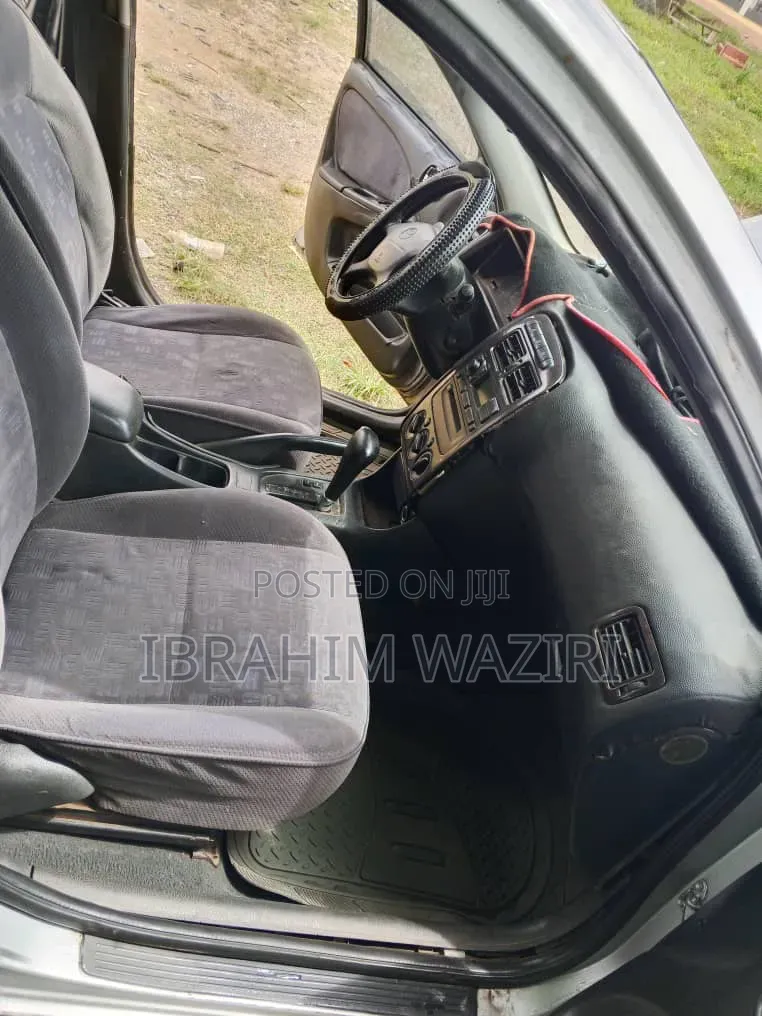 Toyota Avensis 2000 Brown