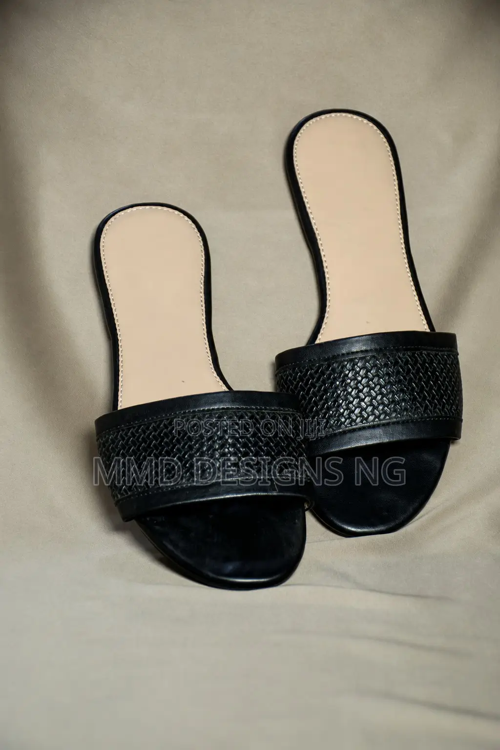 MMD Moon Petal Women's Black Textured Slides