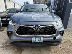 Toyota Highlander XLE 2022 Blue