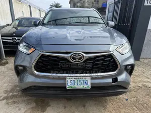 Toyota Highlander XLE 2022 Blue