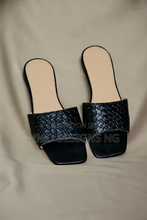 MMD Calm Coal Women's Black Textured Slides