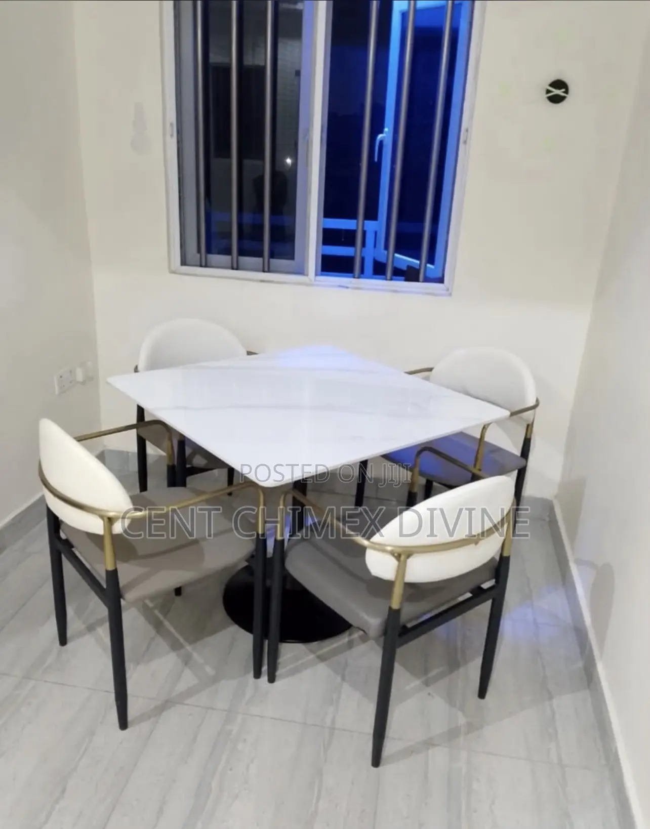 Minimal 4 Seater Dinning Set