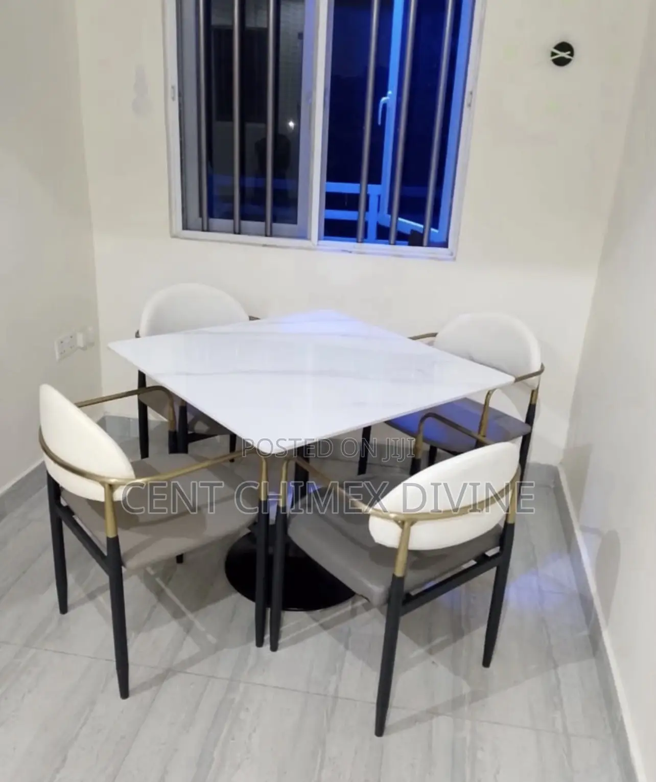 Minimal 4 Seater Dinning Set
