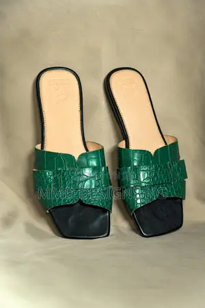 MMD Luce Moda Women's Green Textured Slides