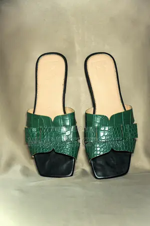 MMD Luce Moda Women's Green Textured Slides