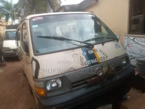 Toyota HiAce 2002 White