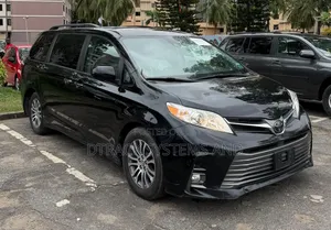 Toyota Sienna XLE Premium AWD 2019 Black