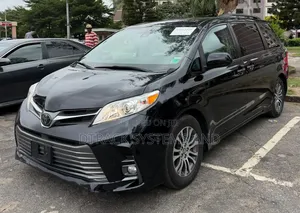 Toyota Sienna XLE Premium AWD 2019 Black