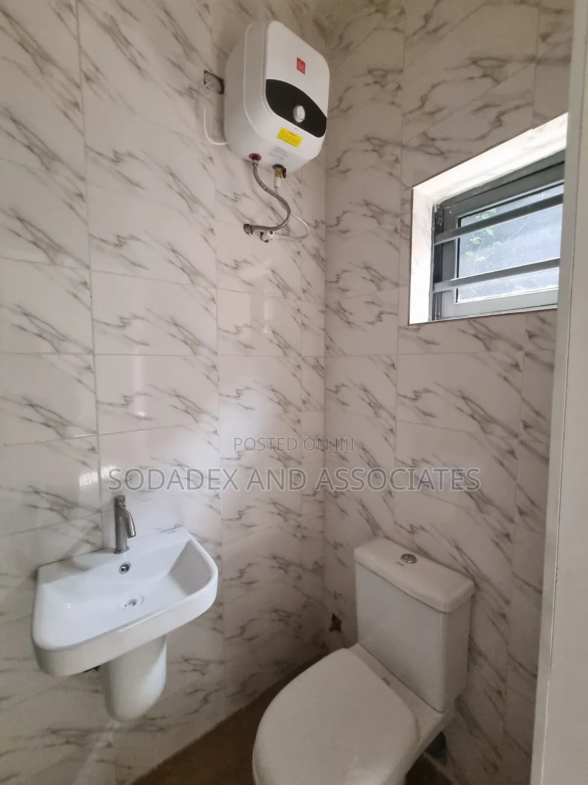 4bdrm Duplex in Gra, Phase 2 for rent