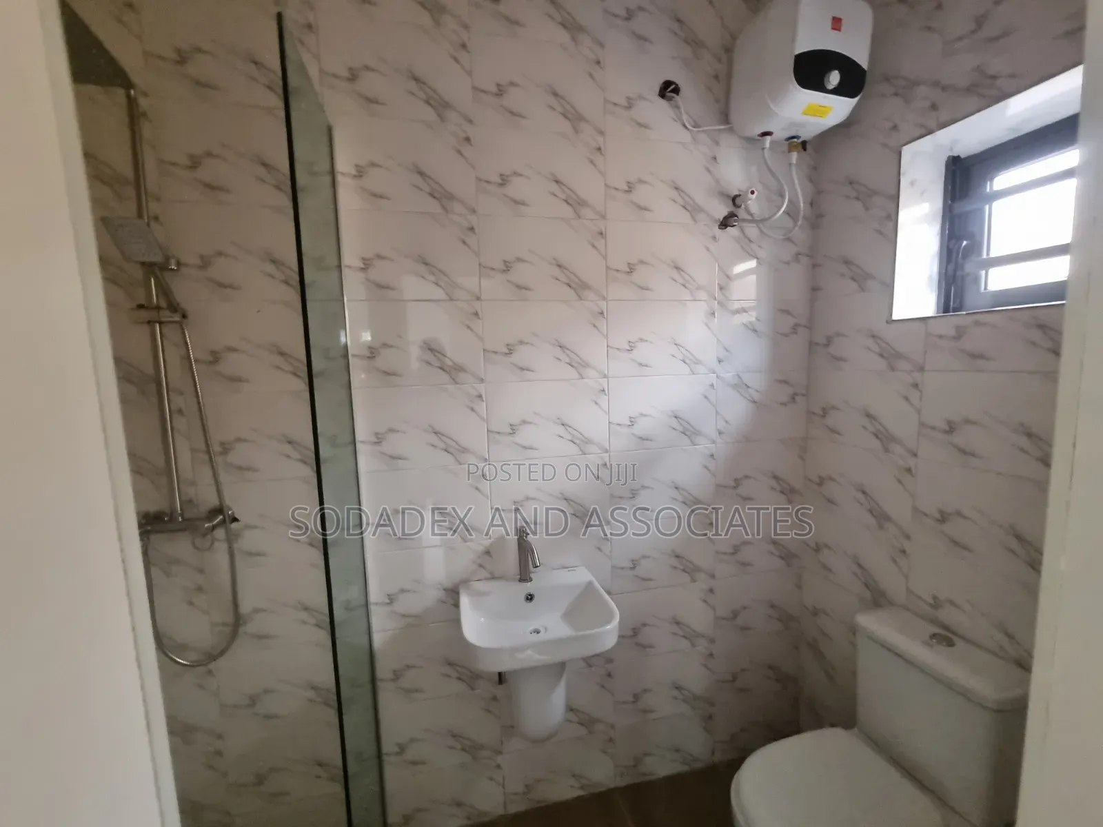 4bdrm Duplex in Gra, Phase 2 for rent