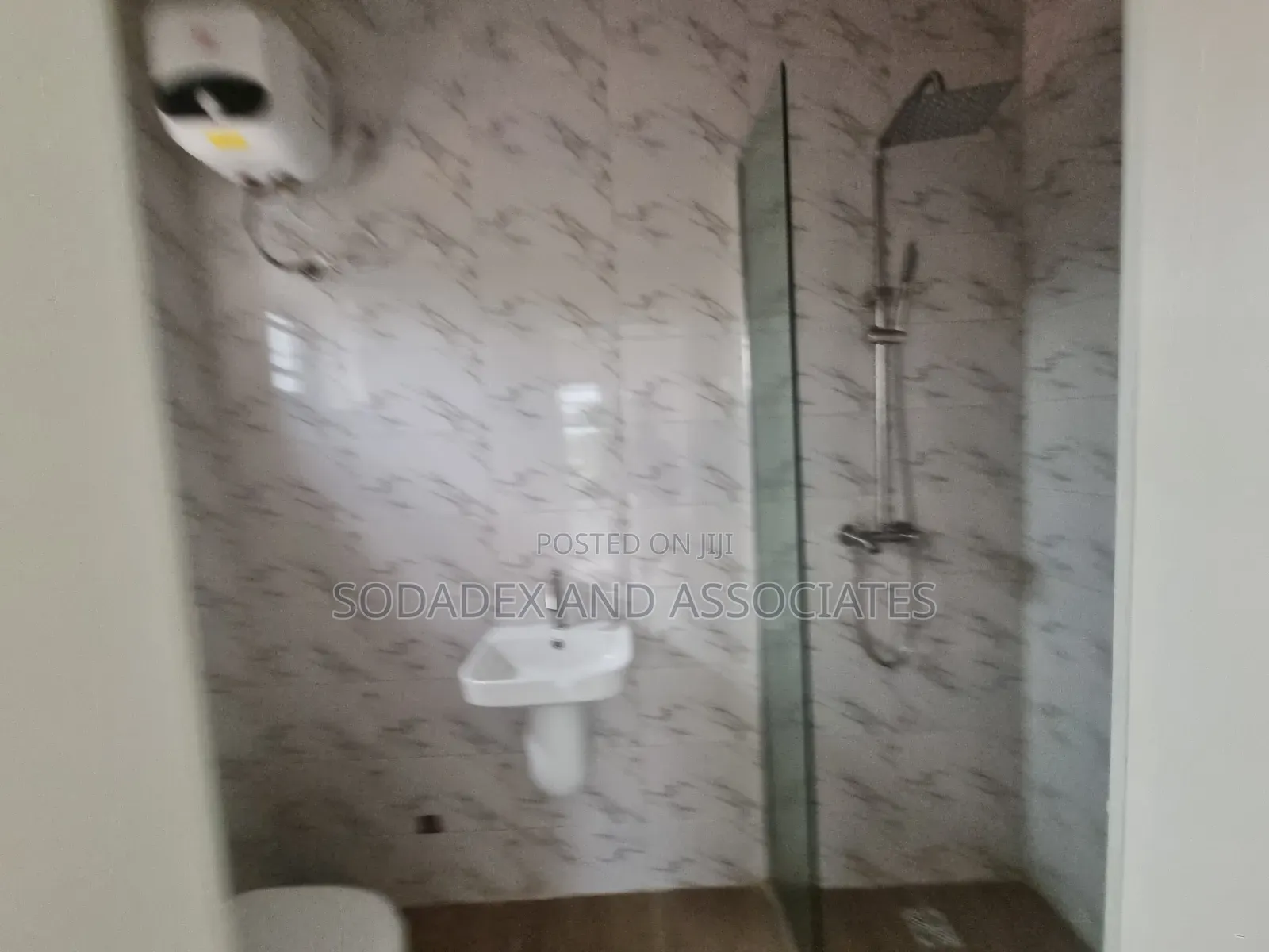 4bdrm Duplex in Gra, Phase 2 for rent