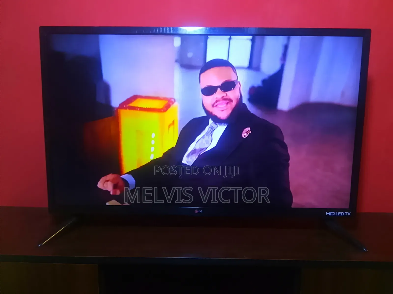 32 Inch TV
