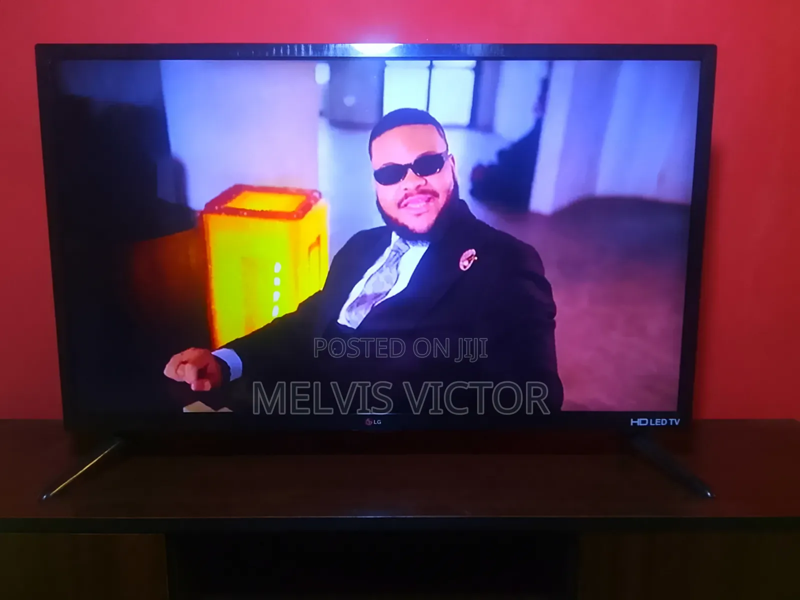 32 Inch TV