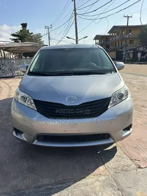 Toyota Sienna LE 8 Passenger 2012 Silver